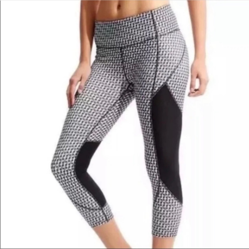 Athleta Geometric Print Cropped Leggings